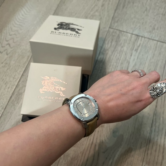 BURBERRY WATCH THE BRITAIN (WOMEN) BBY1500 - Picture 6 of 6